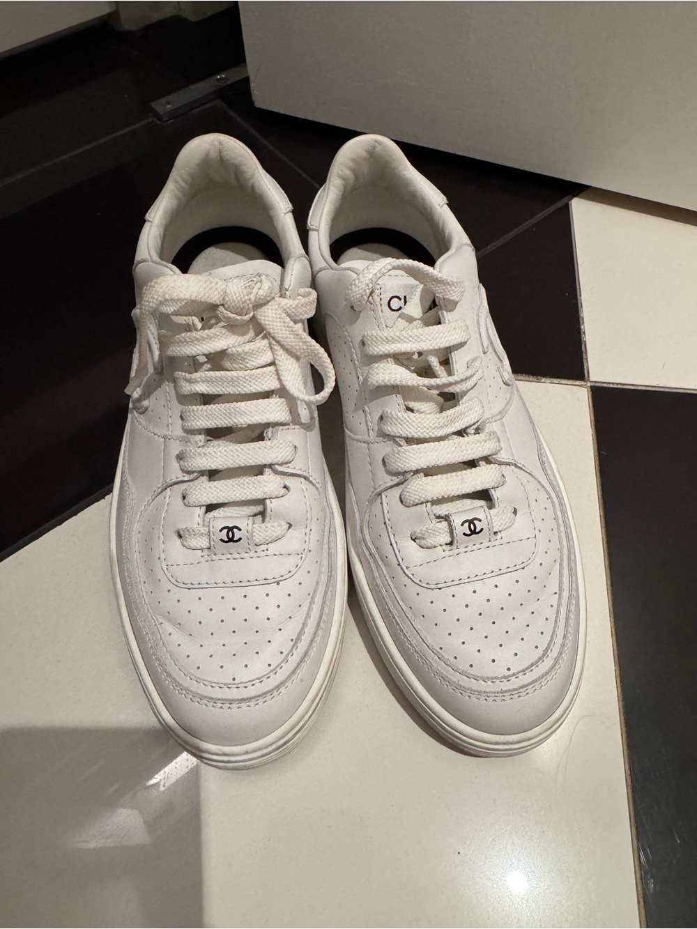 CHANEL White Leather Sneakers with Quilted Insole